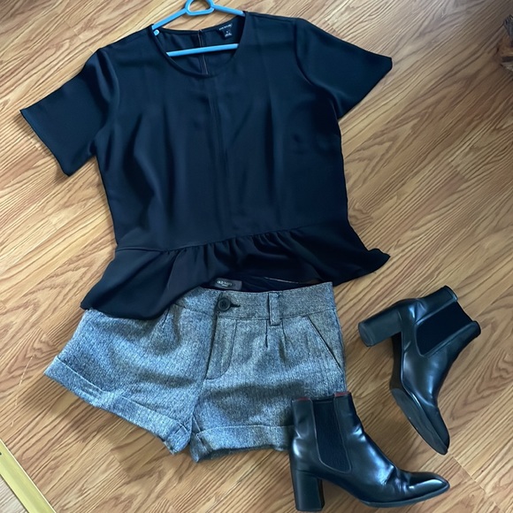 Old Navy Gray Women's Shorts - Picture 4 of 4